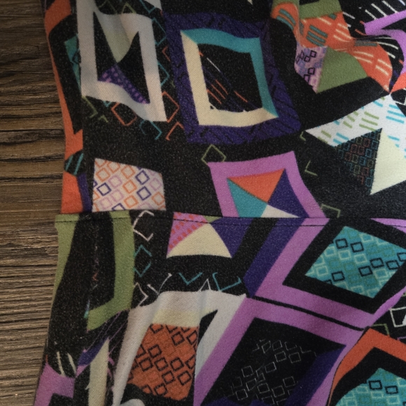 LuLaRoe Black and Purple Leggings Geometric Pattern - Picture 5 of 11
